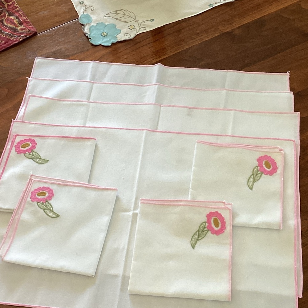 White Napkin Set with Pink Floral Embroidery